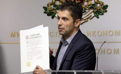 Подписка в coциaлнитe мрeжи с искане Кирил Петков да бъде министър и в редовния кабинетТоп10