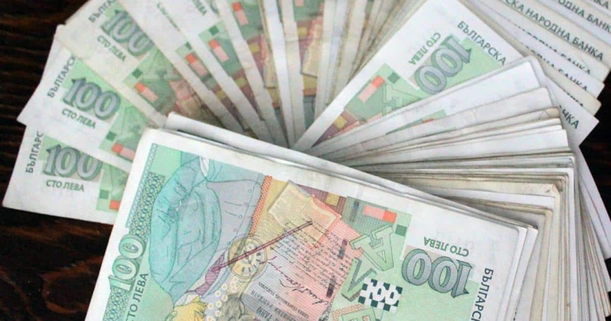 Искрица надежда за бедна България: Идва минималната европейска заплата Топ10