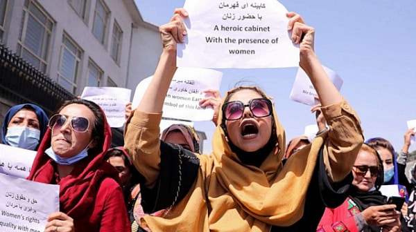 Талибаните: Жените в Афганистан ще могат да учат в университет