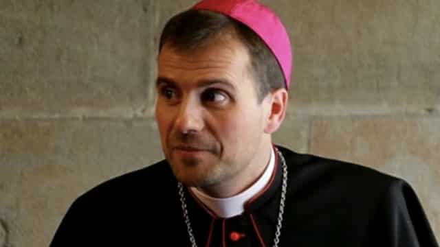 Епископ -екзорсист напуска църквата, заради любов в сатанистка