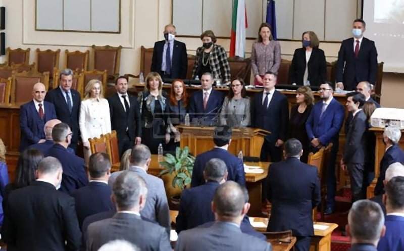 Ирена Василева: Кошмарно!!! Тези 240 души в парламента са просто едни хрантутници!