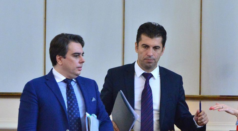 Петков и Василев яхнаха вълната на ревизията, която осъществяваше служебният кабинет Топ10