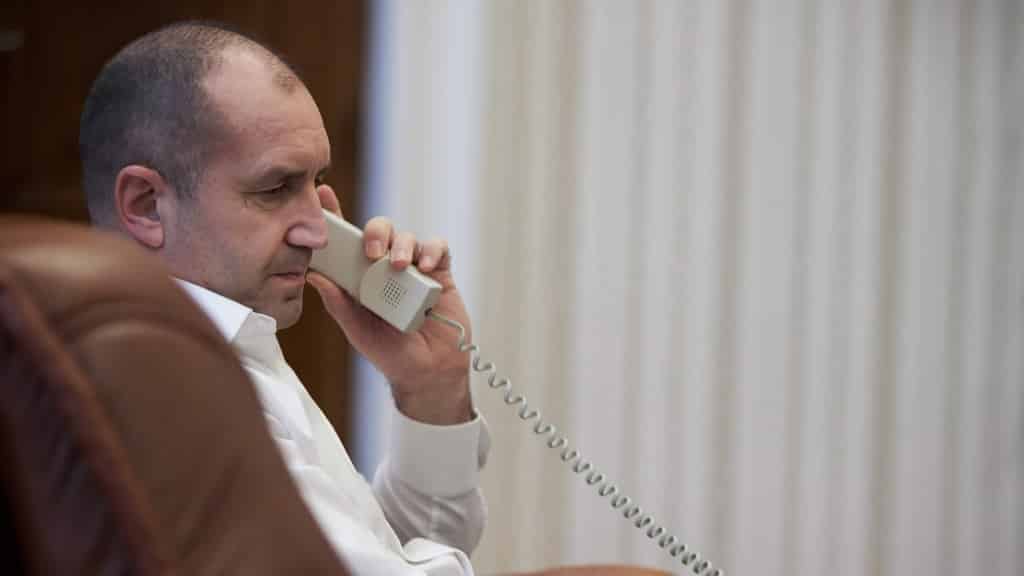 Румен Радев събира министри заради вируса