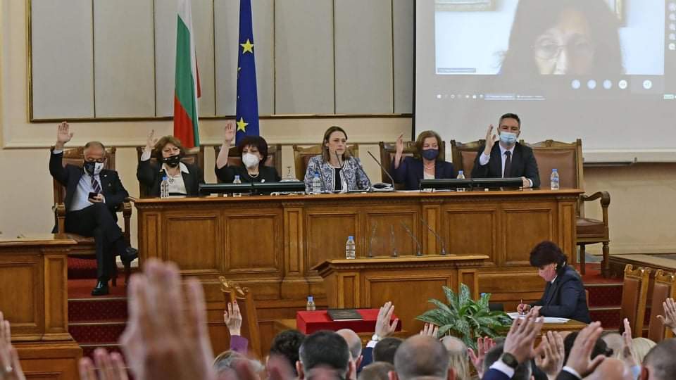 Недялка Стилянова: Парламента се пълни с хора, които си нямат хал хабер от политика Топ10