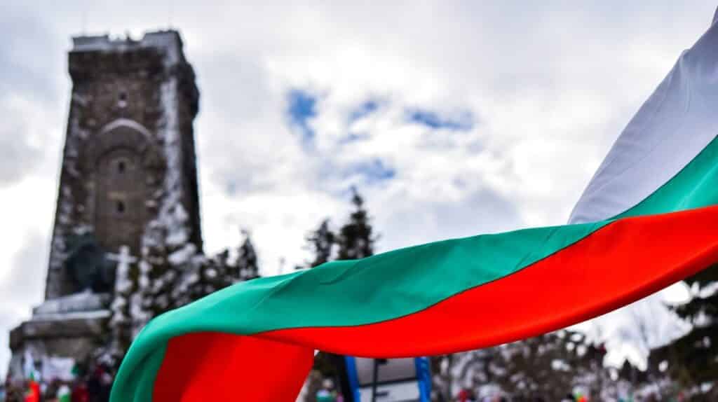 Една политическа революция може да промени съдбата на България