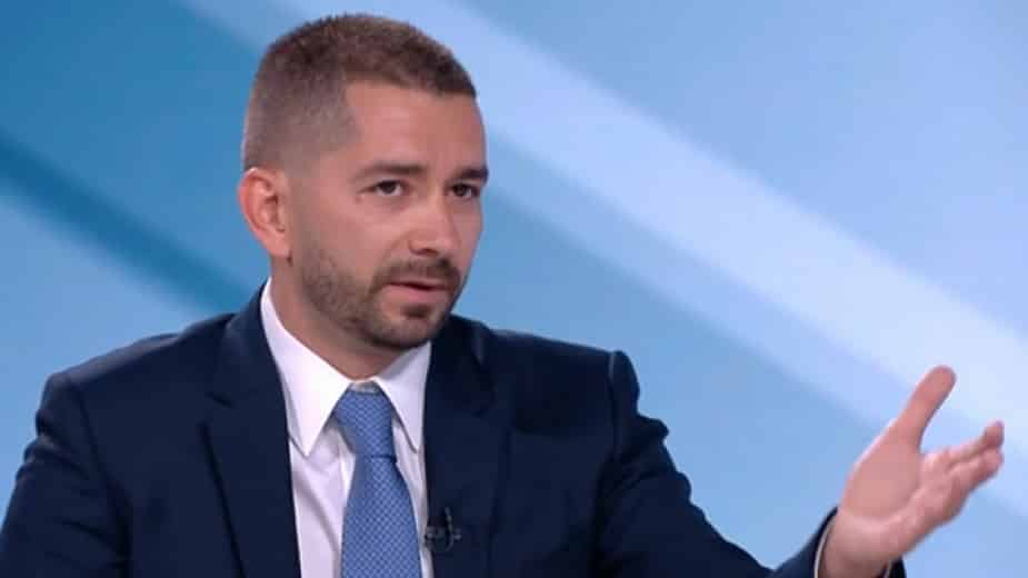 Слави Василев: Радев постигна всичко в политиката
