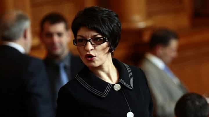 Десислава Атанасова избухна - иска да бъде отправено официално предупреждение към екипа на министър-председателят