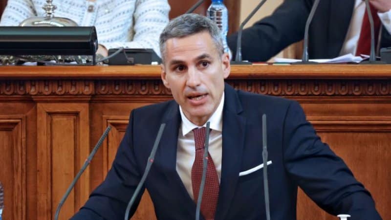 Управляващата коалиция поиска оставката на главния прокурор Иван Гешев