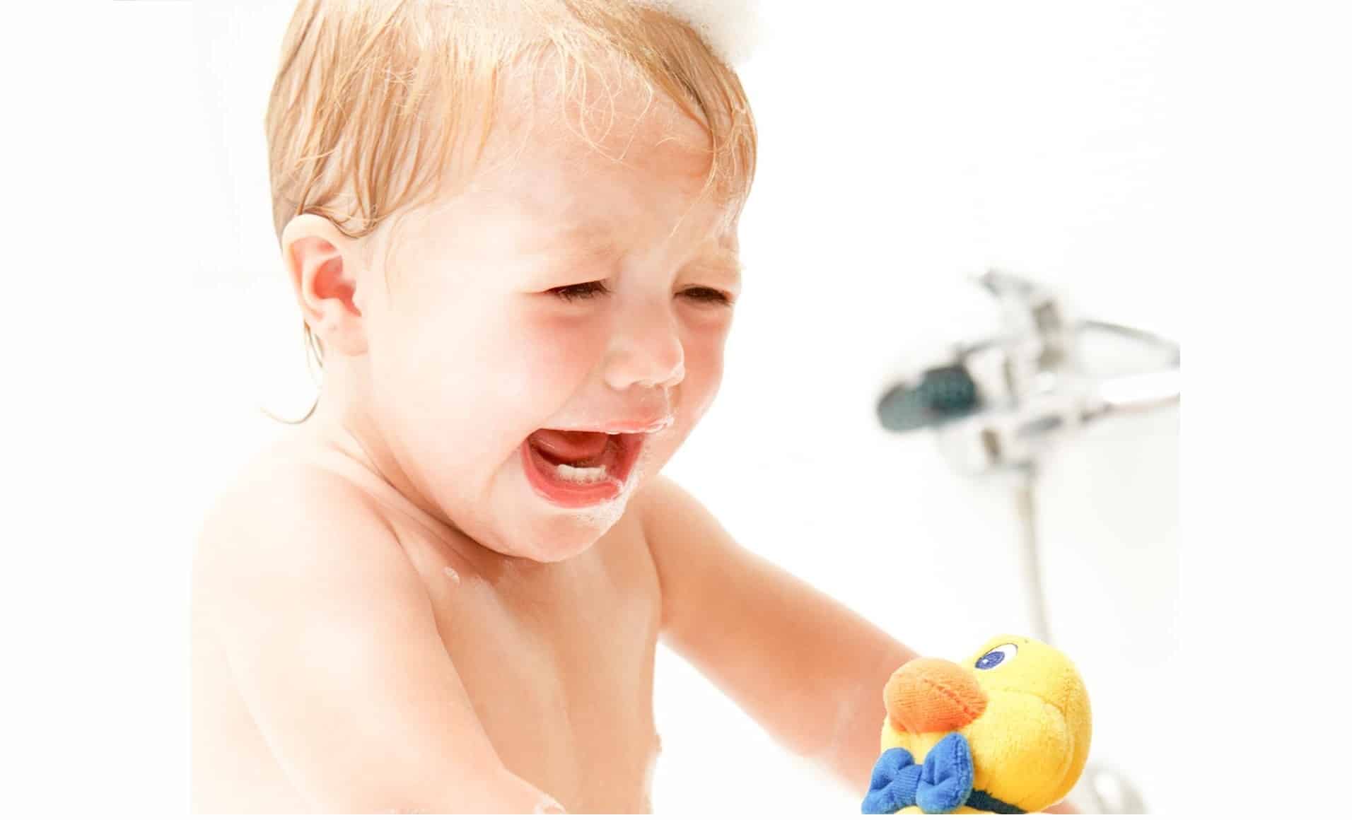 Дете на 1 година с 30% изгаряния и опасност за живота след къпане