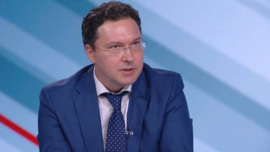 Даниел Митов: Срамно е все още да не сме взели решение за военна подкрепа за Украйна
