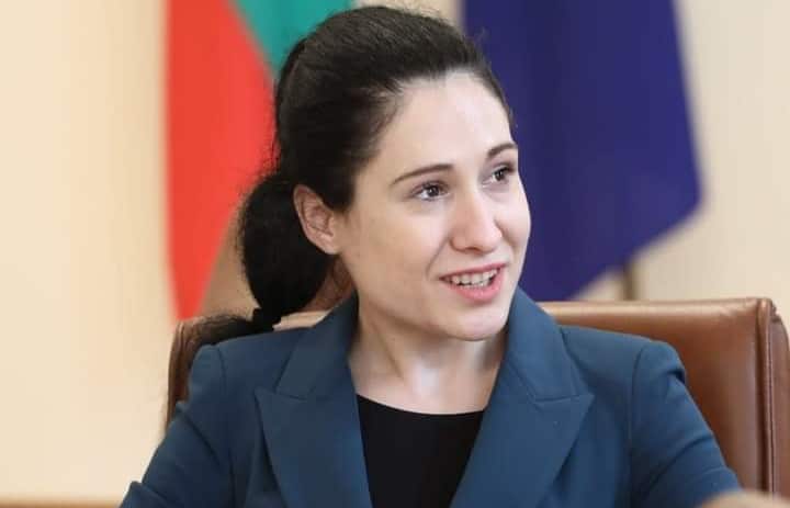 Зам.-министърът на отбраната Ралица Симеонова подава оставка