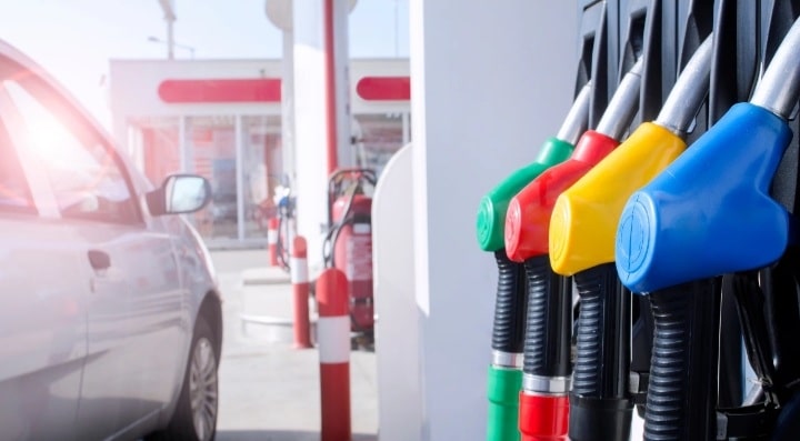 От понеделник цената на бензина спада до едноцифрено число?