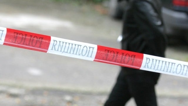 Откриха тяло на жена пред блок в Бургас