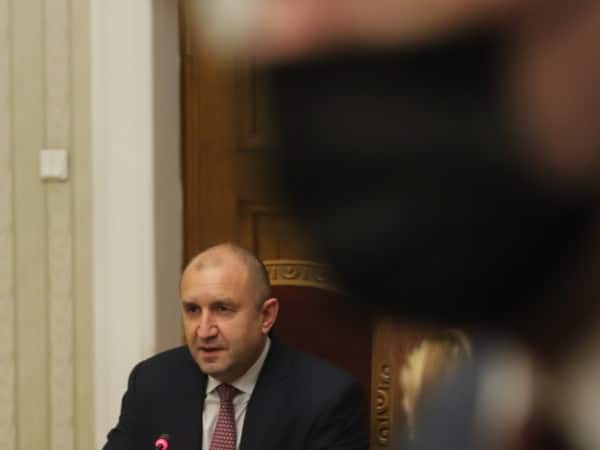 Днес държавният глава Румен Радев ще проведе консултации с представители на парламентарната група на
