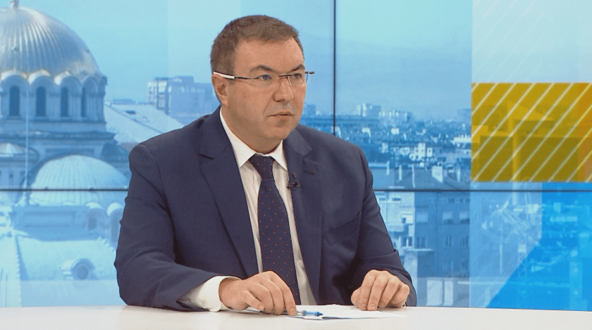 Костадин Ангелов (ГЕРБ):  ГЕРБ са  направили много компромиси и са протегнали много ръце към всички. Разбира се, няма да се обезличим, но считаме, че България трябва да има правителство