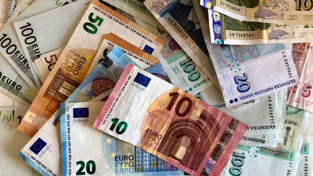 Любомир Дацов: Много малко хора правят разлика, че ние всъщност сме приели еврото. Ако обелиш левчето, отдолу е еврото