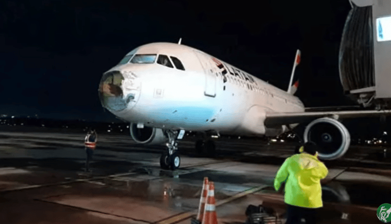 Самолетът A320 на южноамериканската авиокомпания Latam Airlines, изпълняващ полет от