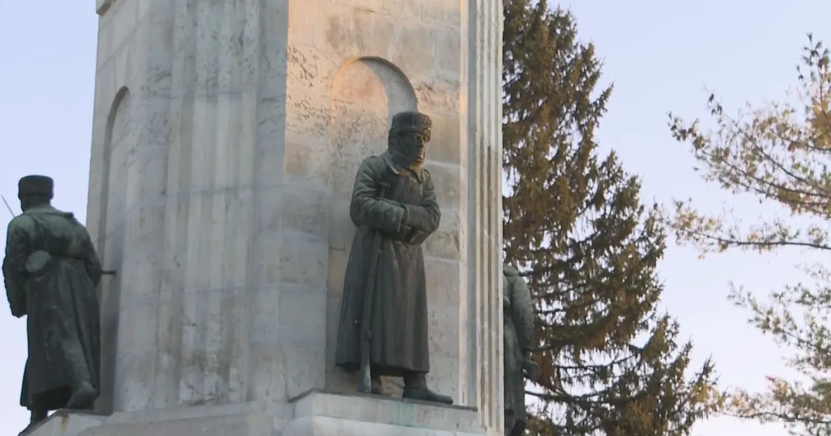 Вандали оскверниха паметника „Майка България" във Велико Търново
