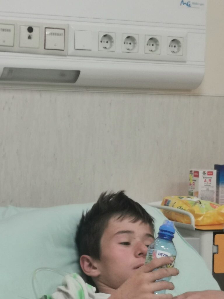 Вижте снимка на Александър от болницата в „Пирогов”