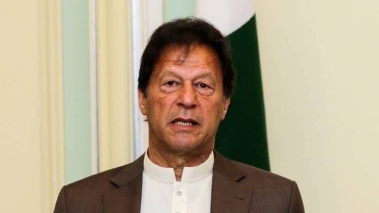 Бившият пакистански премиер Имран Хан беше прострелян в крака по рано