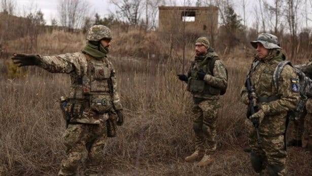 След експлозия, при която загинаха двама души в село близо до границата с Украйна, Полша постави част от въоръжените си сили в повишена бойна готовност
