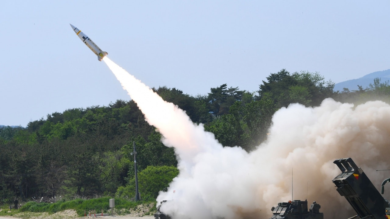 Южна Корея изстреля три ракети в отговор на севернокорейските ракетни изпитания