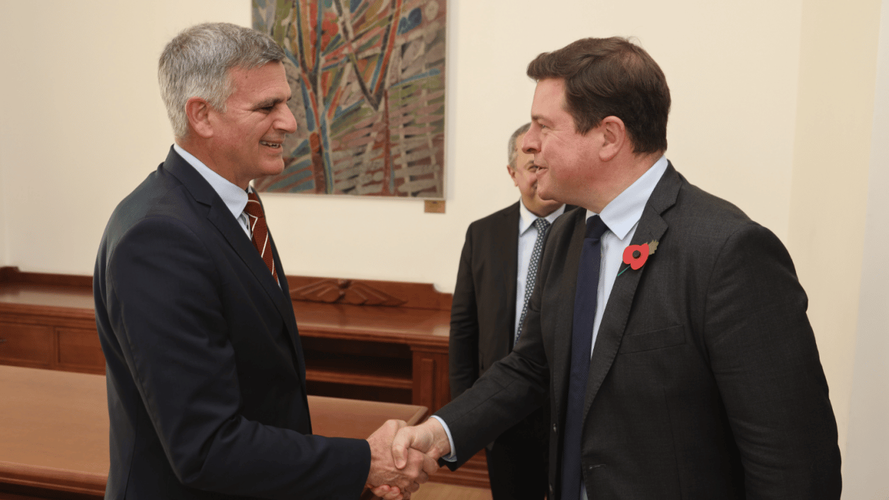 Председателят на парламентарната група на коалиция Български възход  Стефан Янев се срещна