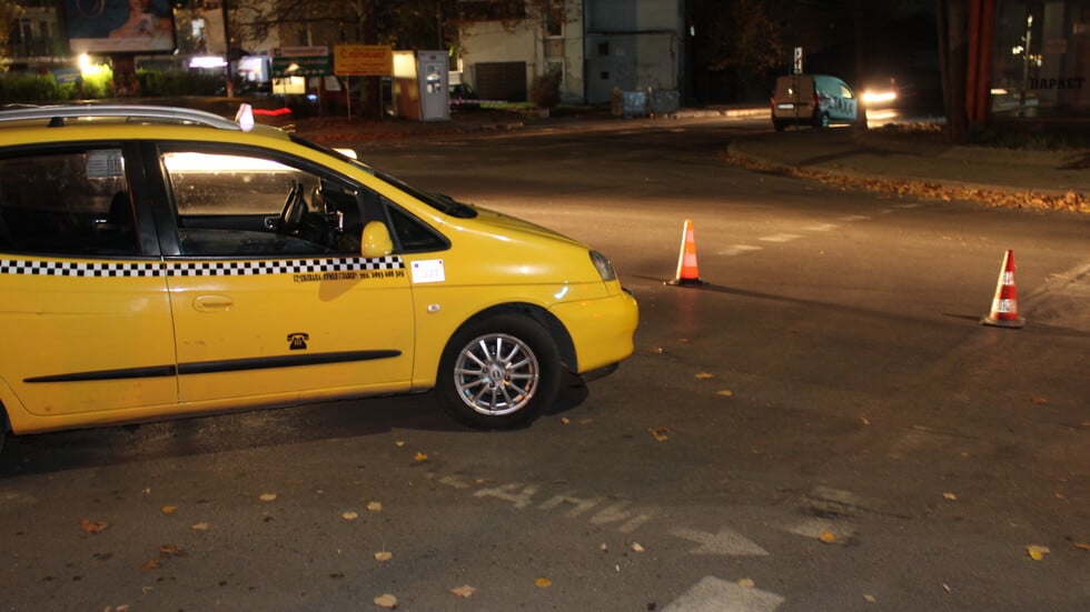 47-годишна жена е блъсната от такси на пешеходна пътека в Благоевград