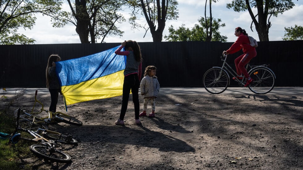 „Амнести Интернешънъл”: Русия вероятно извършва престъпления срещу човечеството, депортирайки украинци