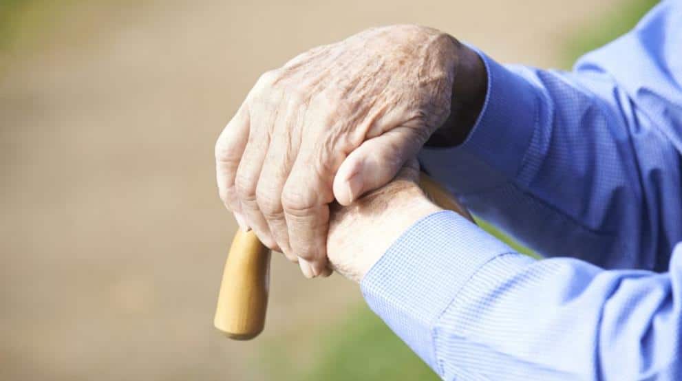 Дядо преби баба с бастуна си заради имотен спор