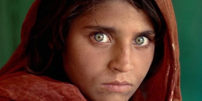 Kaк изглежда афганистанското момиче на National Geographic сега (ВИДЕО)
