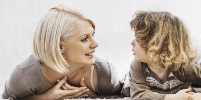 Учените: Колкото по-често общувате с майка си, толкова по-дълго ще живее тя!