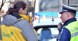 Младши инспектор Алек Каленски, който отказа 10 000 евро подкуп, състави акт по време на протеста пред сградата на ЕК