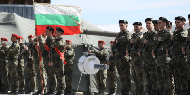 Армията ни търси над 500 военни