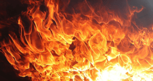 Голям пожар избухна в жилищна кооперация във Варна, има загинал мъж