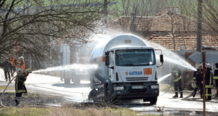 Цистерна с газ се запали в Хасковско, има евакуирани