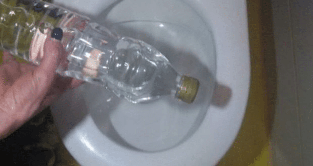 Пластмасова бутилка ще върне белотата на тоалетната, трикът на полските камериерки-