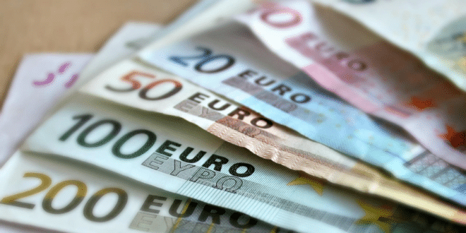 Еврото се търгува над 1,06 долара в междубанковата търговия