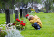 Малко момченце всеки ден бягаше от дома си, за да отиде на гробищата. Един ден неочаквана среща промени живота му