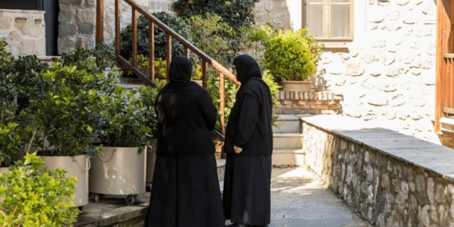 Станала монахиня като млада, след няколко години избягала от такъв живот: Жената сега разкрива какво се случва зад вратата на манастира!