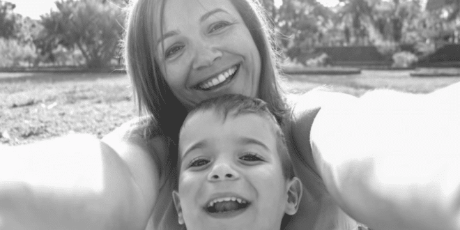 Майка намери 6-годишния си син мъртъв в банята: Той беше убит от най-честата бактерия, която всички имаме по повърхността на кожата си-