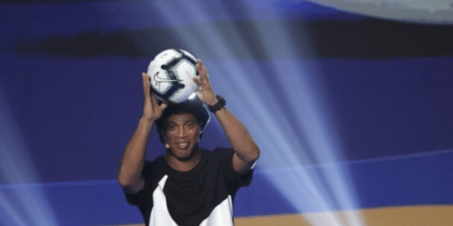 Роналдиньо стартира световната лига по уличен футбол
