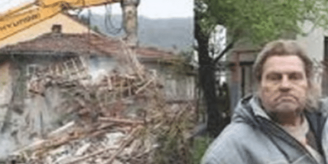 Мъж стовари пред банката в насипно състояние ипотекираната си къща
