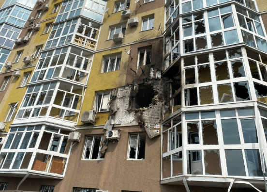 Дрон се разби в жилищен квартал на руския град Воронеж, има ранени (СНИМКА)