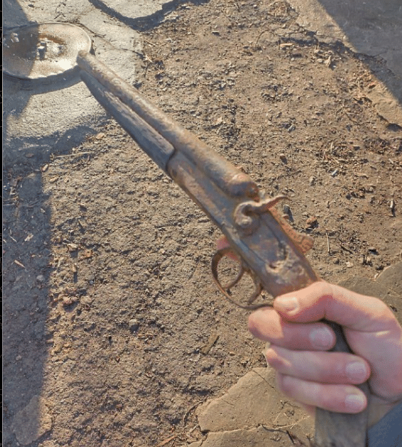 Черепи, каски и оръжия лъснаха на дъното на взривения "Нова Каховка" (СНИМКИ)