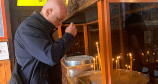 Докато ВСС обсъжда уволнението му: Иван Гешев пали свещи в църква (СНИМКИ)