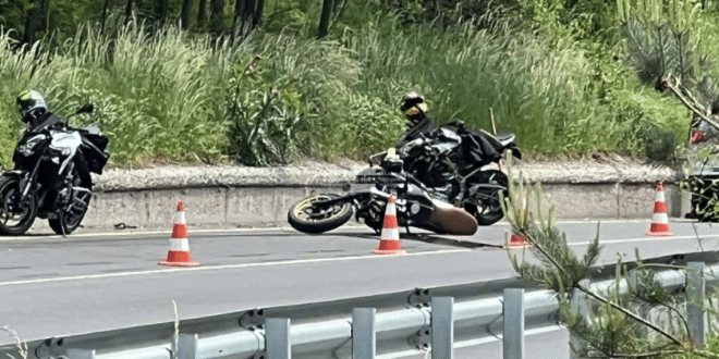 Моторист се удари в стена на пътя за Банско