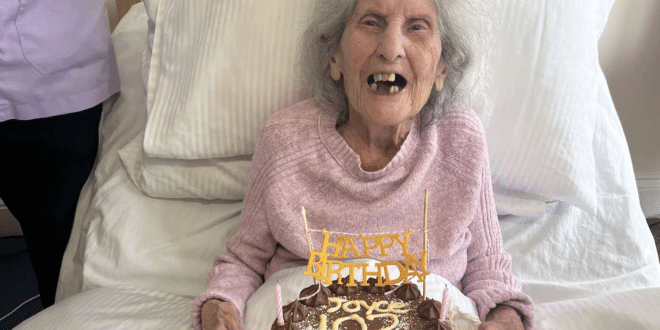 Тя е на 102 и нейната тайна за дълъг щастлив живот е „Добър секс“, „Добър шери“ и „Целият този шоколад“!