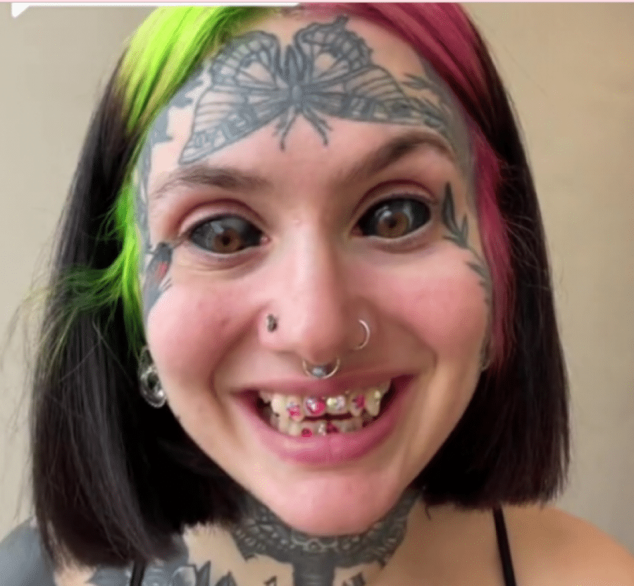 Жена, която покри тялото си с татуировки, разкри как е изглеждала преди трансформацията и хората са смаяни /СНИМКИ/