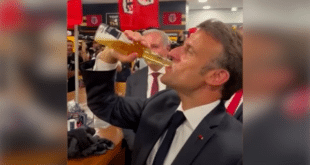 Макрон "изгълта" бирата на един дъх: Френският президент показа какъв алкохол има (ВИДЕО)